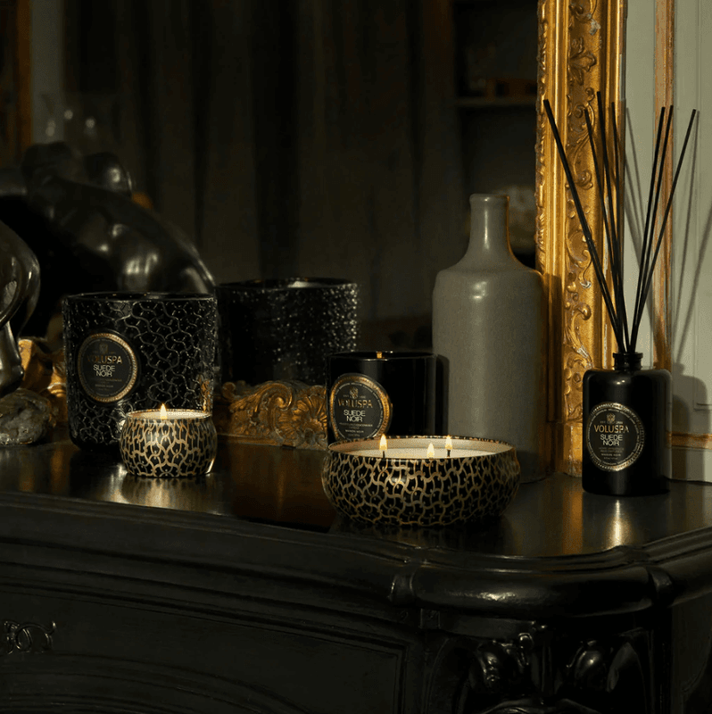 Voluspa Suede Noir Classic Boxed Candle 60timer